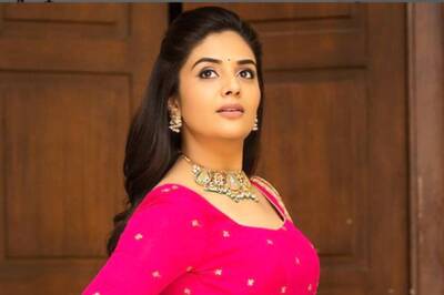 Sreemukhi Answers the Marriage Question in Latest Episode of Cash Sri Ram Navami