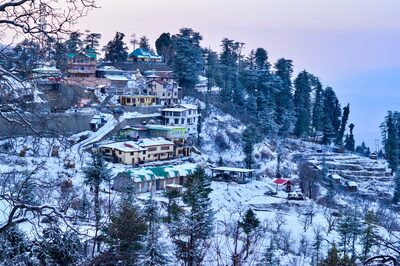 In Shimla, Hotel Occupancy Rises By 10-15% As Tourists Enjoy Light Snowfall