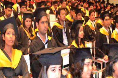 Union Health Ministry Directs Institutes to Create Indian Dress Code for Convocation Ceremonies