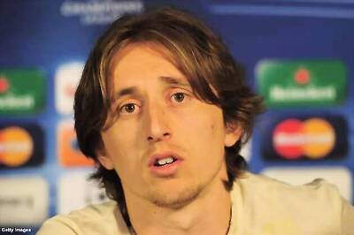 Modric delays signing new Spurs deal