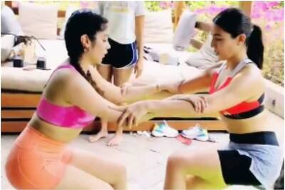 This Video of Sara Ali Khan and Janhvi Kapoor Working Out Together is Breaking the Internet