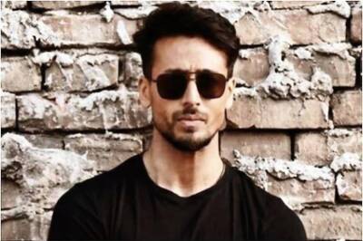 Tiger Shroff Amazes Friends, Fans With Singing Skills In The #Antakashri Challenge