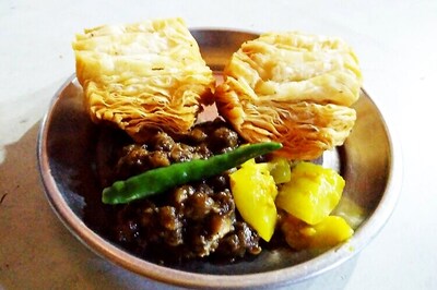 'Zaika-e-Dilli' challenges visitors' taste buds with a variety of spicy and colourful street food items