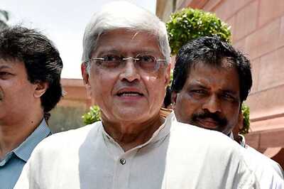 Opposition's V-C Candidate Gopalkrishna Gandhi Seeks Televised Debate With NDA's Naidu