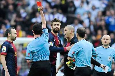 Barcelona goalie Victor Valdes suspended for four La Liga games