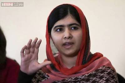 Malala in Nigeria, pledges to help free girls