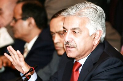 After Reading Fake News, Pakistan Defence Minister Issues Nuclear Threat to Israel