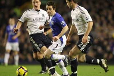 Chelsea lose at Everton; United held by Villa