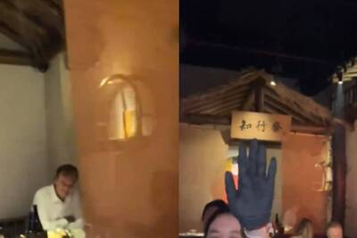 Video | ‘Free Palestine’: Half-Naked Anti-Israel Activist Corners Hollywood Director Tarantino At New York Restaurant