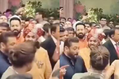 Shah Rukh Khan, Salman Khan Dance to 'Bhangra Paale' With Nita Ambani at Anant Ambani's Wedding | Watch