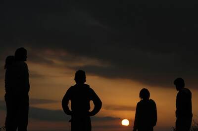 Humans 'can see into the future'