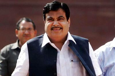 Maharashtra polls: Gadkari promises voters 'saris, shirts'; EC issues notice