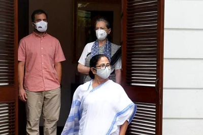 'Hum Akele Kuch Nahi': Mamata Calls on Sonia Gandhi in Big Show of Opposition Unity; Rahul Present