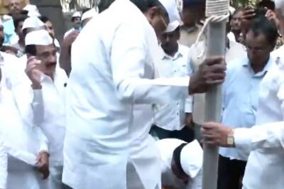 Siddaramaiah Under Fire After Video Shows Congress Worker Removing His Shoe While Holding Tiranga | Watch
