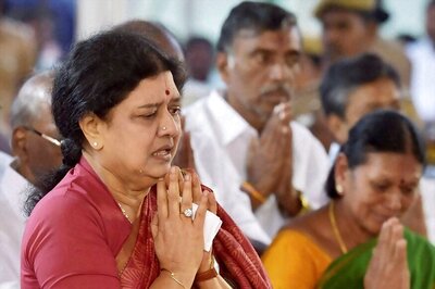 Sasikala as CM: Growing Shadow of 'Mannargudi Mafia'