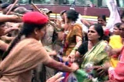 Paswan courts arrest, fills Patna jails with his men