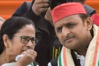 'With Mamata's Support, We Will Cross 400 Seats': Akhilesh Yadav as Bengal CM Leaves for UP to Canvass for SP