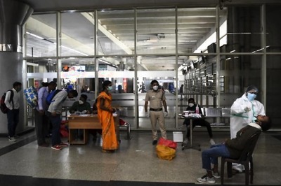 Maharashtra Mulls Suspending Train, Flight Operations to Delhi Due to Rising Covid-19 Cases in Capital