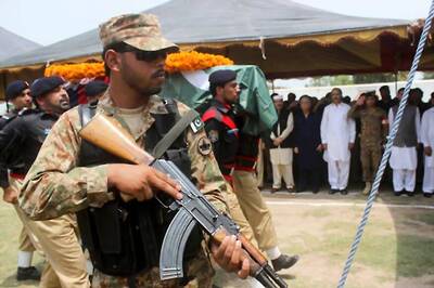 Suicide Bomber Targets Pakistan Paramilitary Force, 2 Dead