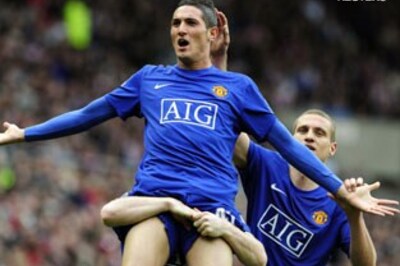 Manchester United maintain lead over Liverpool