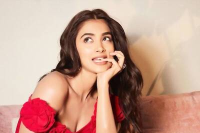 We Can’t Get Over Pooja Hegde’s 'Sunday' Selfie, Check It Out