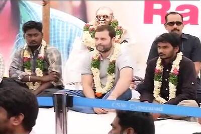 Dalit scholar suicide: Rahul on day-long fast with agitating students; BJP slams him