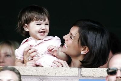 Holmes faces Cruise, Scientology in fight for Suri
