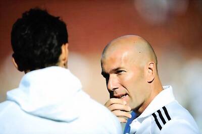 Zinedine Zidane eyes France job