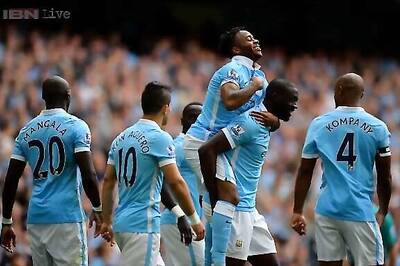 Manchester City maintain perfect start, Chelsea slump at home