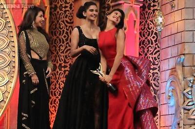 Stardust 2014: Karan Johar jokes about Jacqueline Fernandez's outfit; calls her a 'present' ready to be 'unwrapped'