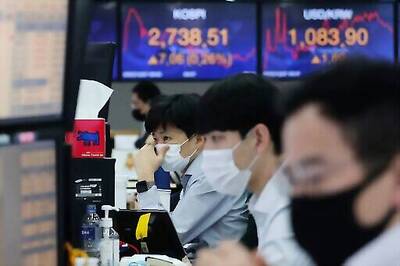 Asian Shares Slip On Report Of More US Sanctions On China