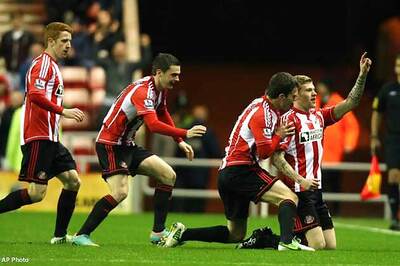 Sunderland beat Reading to move out of drop zone