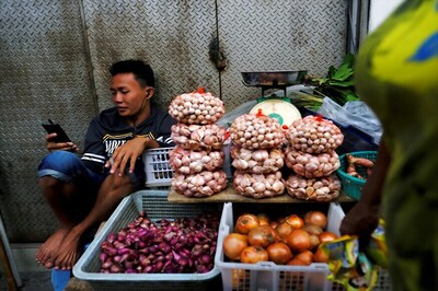 Wholesale Onion Prices Fall Below Rs 30/kg at Lasalgoan After Govt's Measures