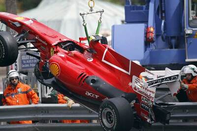 Alonso crashes Ferrari in final practice