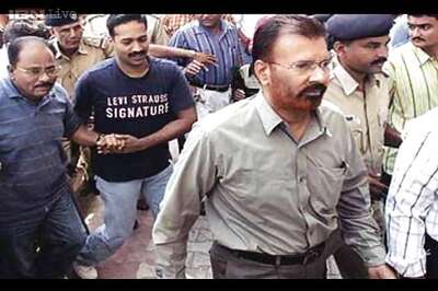 Gujarat IPS officer Vanzara quits, says his 'god' Modi shielding Amit Shah