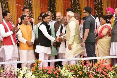 PM Narendra Modi Meets Mulayam, Akhilesh Yadav at Oath Taking