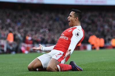Alexis Sanchez Double Keeps Arsenal in Title Hunt in EPL