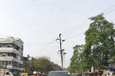 'Abuse Of Power': Internet Reacts After Officer Drives On Wrong Side Of The Road