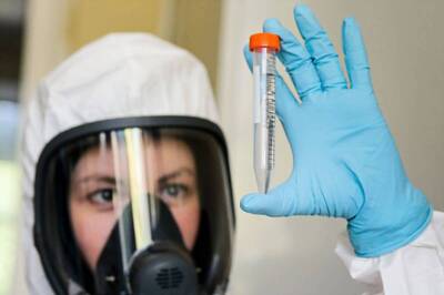 'This Is All Beyond Stupid': Experts Worry About Russia's Rushed Coronavirus Vaccine