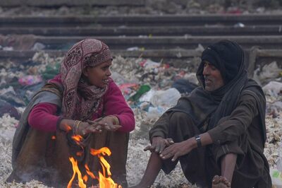 Bitter Cold Grips Delhi-NCR: Minimum Temp at 3.5°C; 170 Flights, 30 Trains Affected Amid Dense Fog