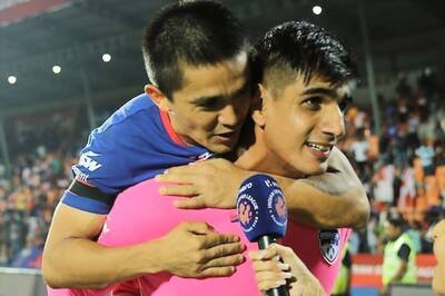 Gurpreet Singh Sandhu Has 'Leaked' Footage of Sunil Chhetri's Contract Signing, Bengaluru FC Can't 'Confirm Or Deny'