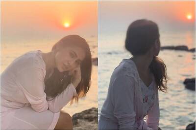 Sara Ali Khan Enjoys Goa Sunset in Floral Dress and Baby Pink Shrug, See Pics