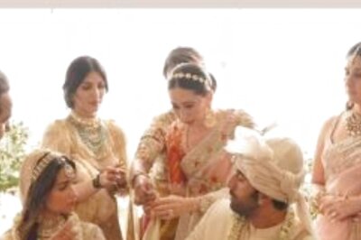 Alia Bhatt-Ranbir Kapoor Gatbandhan: Sisters Karisma Kapoor, Riddhima Kapoor Tie the Ceremonial Knot