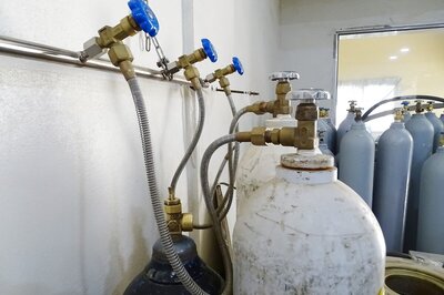 Bokaro School Teacher Drives 1,400 km With Oxygen Cylinder to Help Ailing Friend in Noida