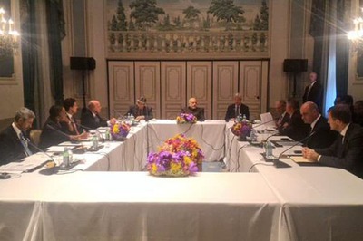 PM Modi meets Amercian CEOs at financial sector round-table conference