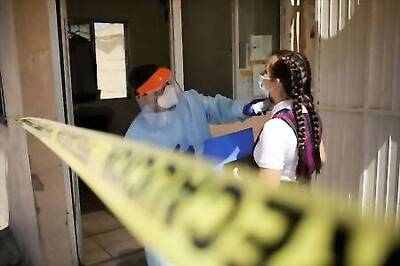 In Mexico's Televised 'return To Classes,' Parents Turn To State Schools