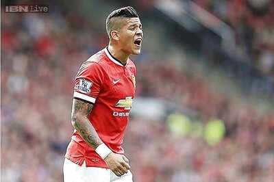 Louis van Gaal says Marcos Rojo has dislocated shoulder