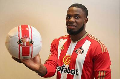 Sunderland Sign former Everton Striker Victor Anichebe