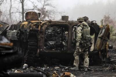 Civilians Flee East Ukraine as Kyiv Readies for 'Big Battles' Against Russian Forces