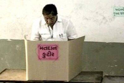 Guj polls: Sporadic cases of violence | Key candidates
